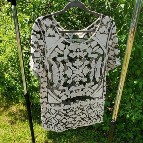 Miami white embroidered design on black mesh - Picture 6 of 9